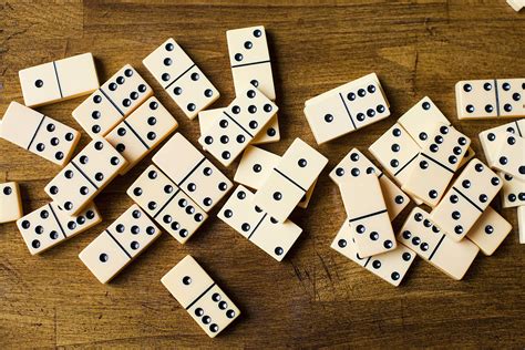 dominoes game
